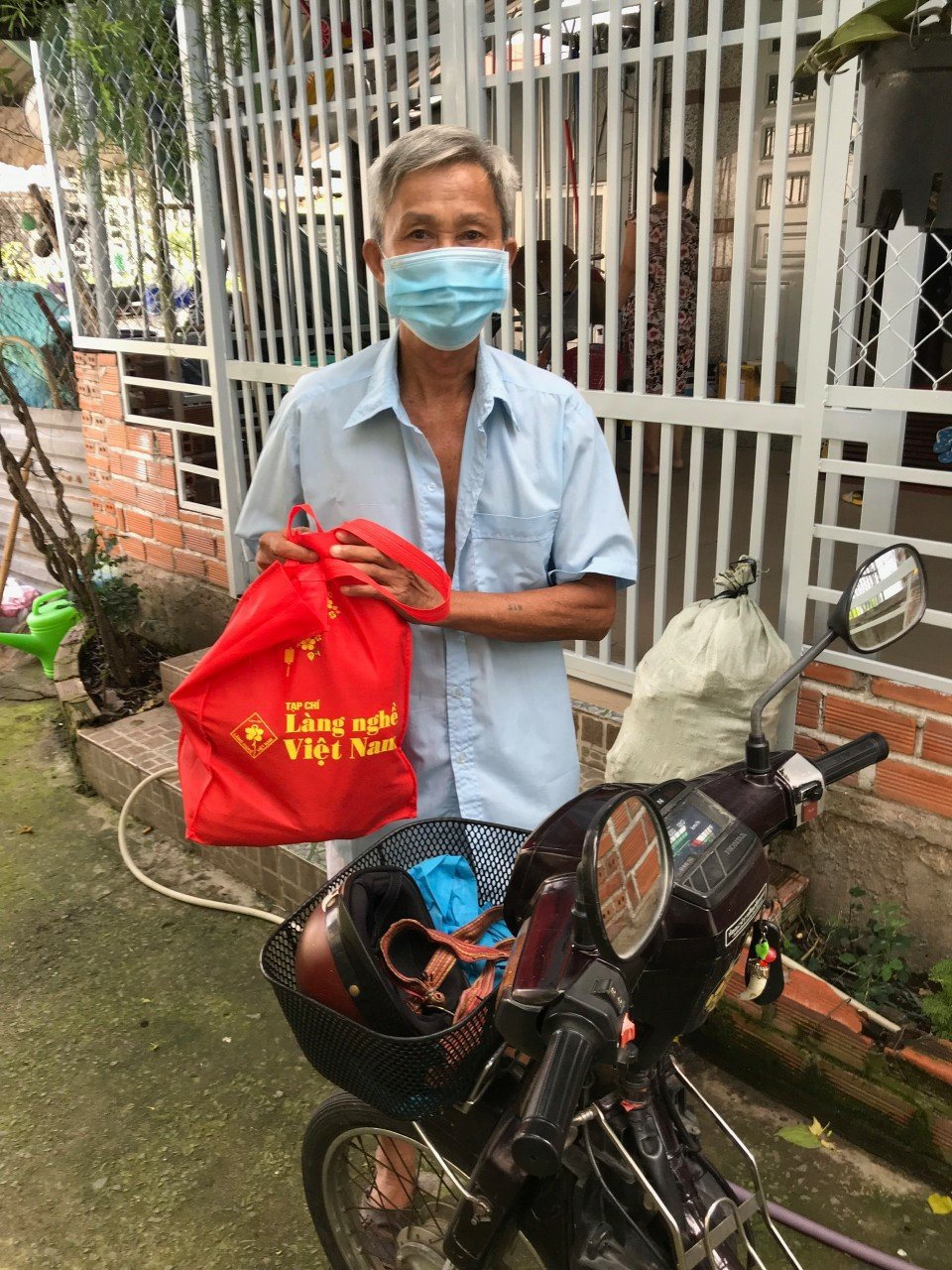 Mạnh thường quân chung tay cùng Tạp chí Làng nghề Việt Nam hỗ trợ người dân