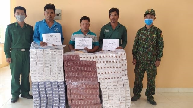 An Giang bắt giữ 03 đối tượng vận chuyển hàng nghìn gói thuốc lá ngoại nhập lậu
