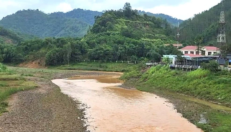 Người dân miền núi Quảng Nam khát nước sinh hoạt