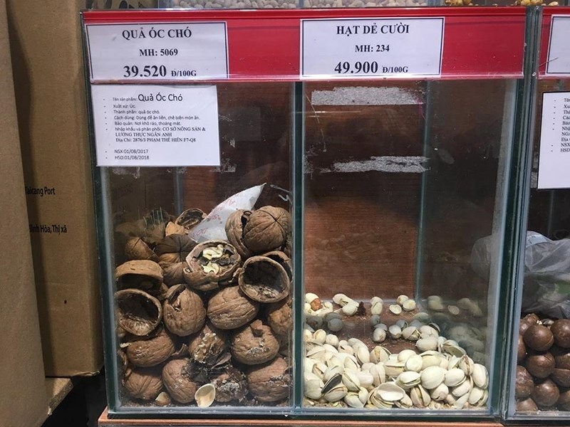 Siêu thị Auchan bán hạt khô chứa côn trùng