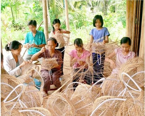 Làng nghề đan giỏ cọng dừa Hưng Phong - Giồng Trôm (Bến Tre): Bảo tồn giá trị nghề truyền thống