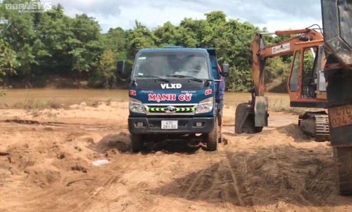 Dân kêu cứu vì nạn khai thác cát ở Đắk Lắk
