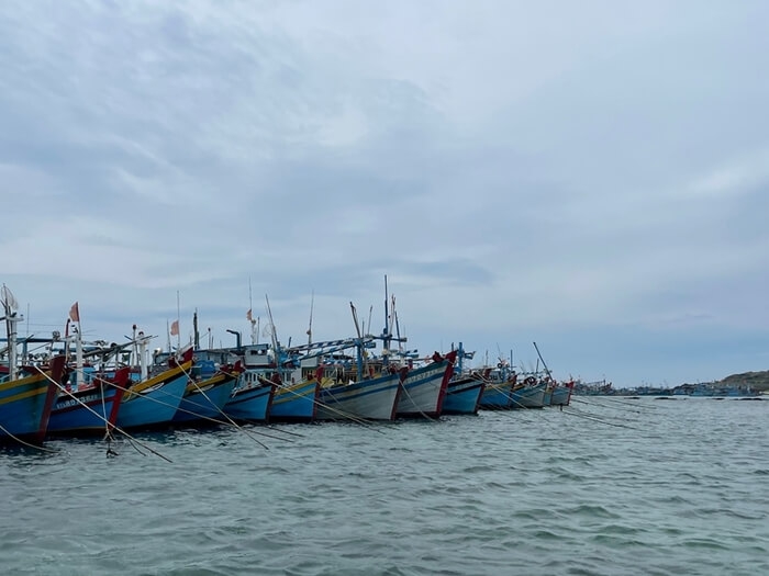 Tàu thuyền neo đậu tại đảo Phú Quý. (Ảnh chỉ mang tính minh hoạ - Nguồn: baobinhthuan.com.vn)