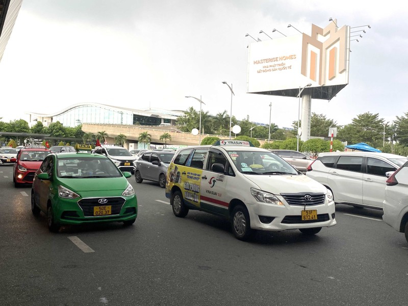 Khai thác bãi đệm taxi tạm có quy mô 3.500 m2 ở sân bay Tân Sơn Nhất