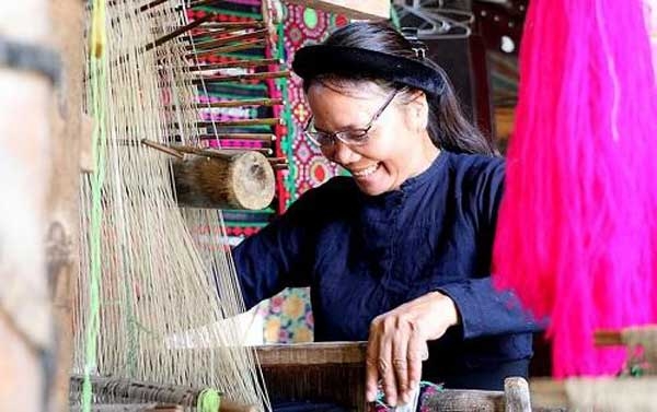 Cao Bằng: Bảo tồn và phát triển nghề dệt truyền thống của dân tộc Tày