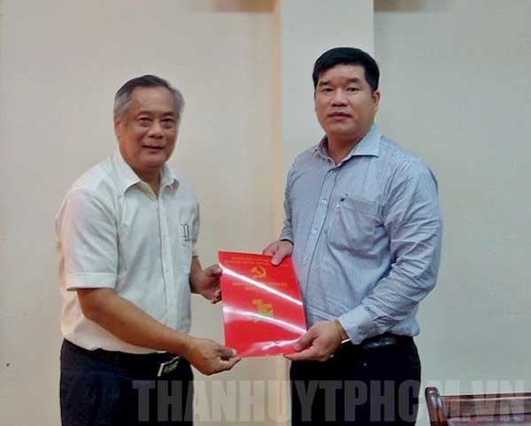 Quận Tân Phú: Trao quyết định nhân sự mới